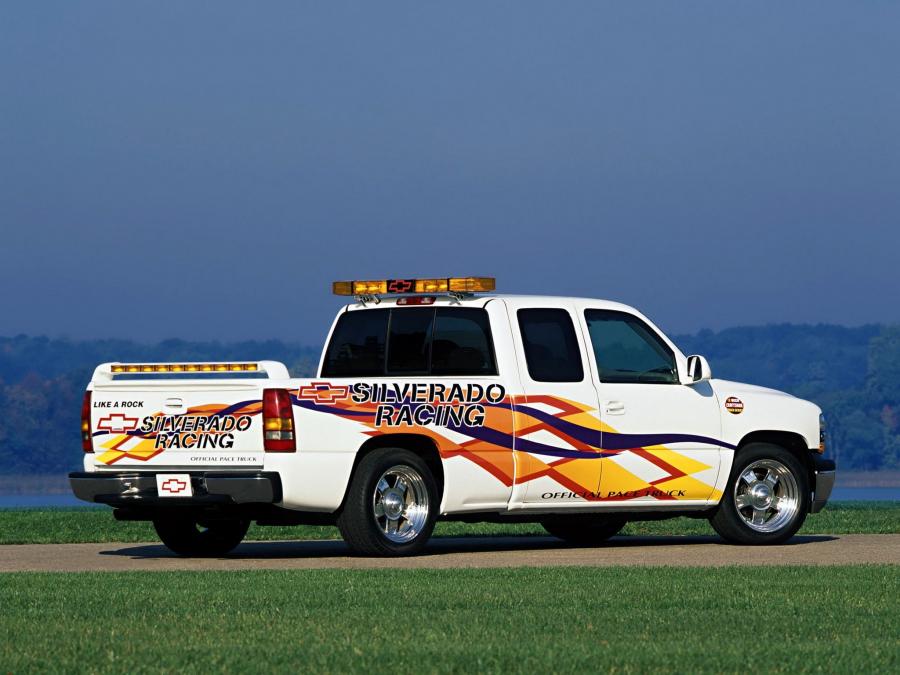  Chevrolet Silverado Craftsman Pace Truck Concept 2002 года  (фото 2 из 2)